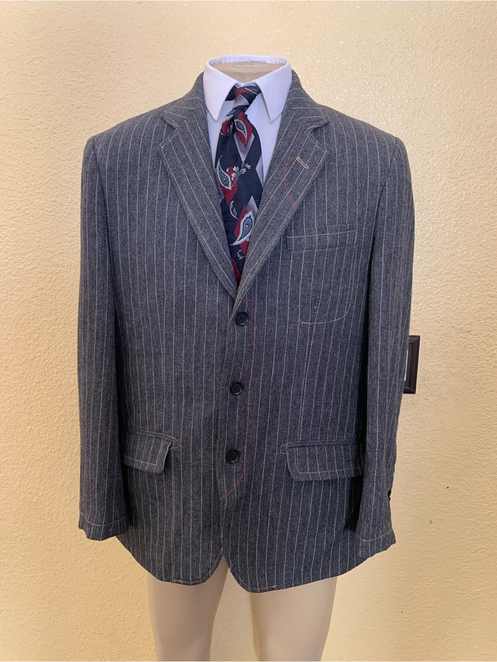 Marc Ecko Cut & Sew Size Large Gray Pinstriped Single Breasted Blazer